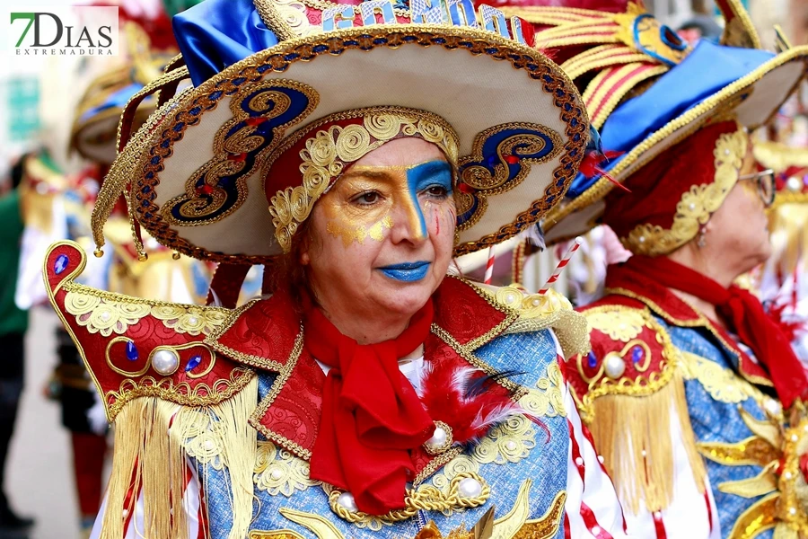 El mejor ambiente para llegar al ecuador del Carnaval de Badajoz está en San Roque