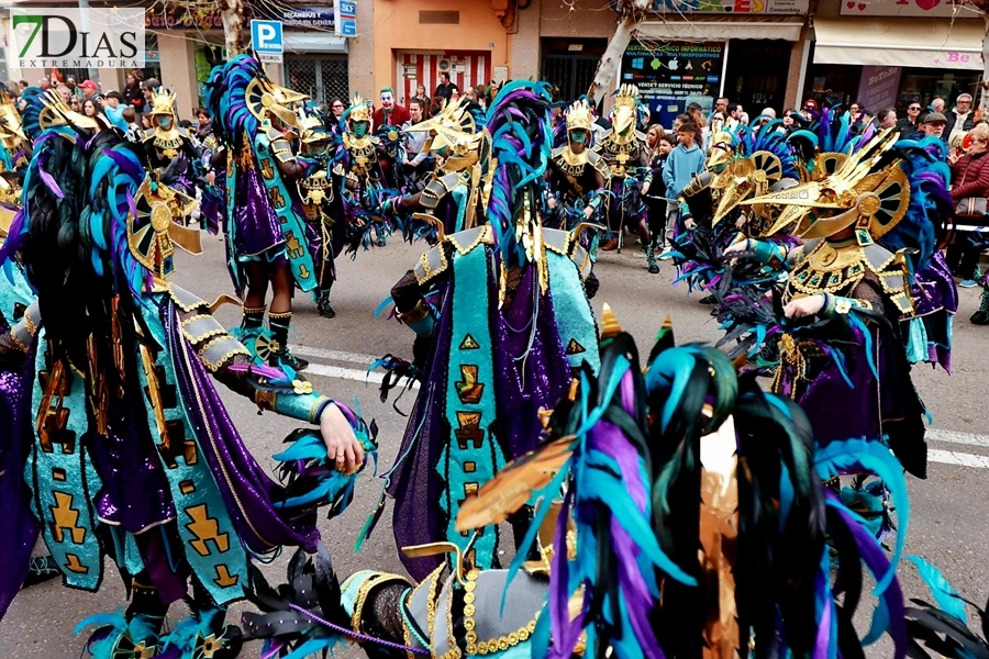 El mejor ambiente para llegar al ecuador del Carnaval de Badajoz está en San Roque