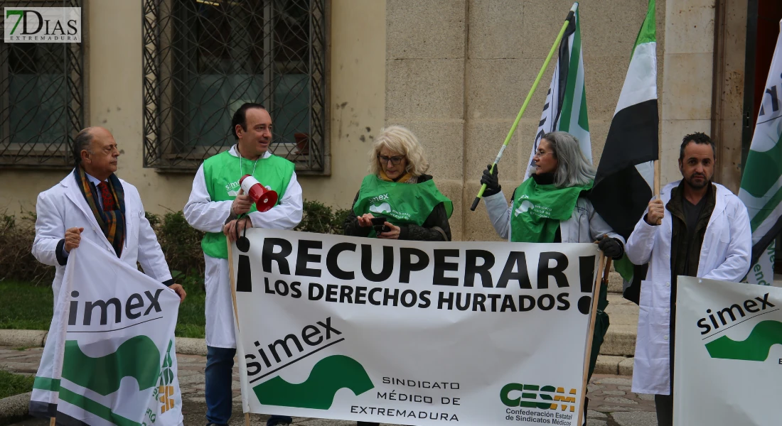 Una manifestación con duras críticas en Badajoz a la ministra de Sanidad