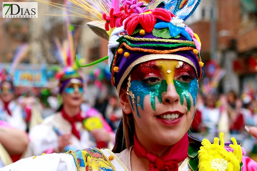 El mejor ambiente para llegar al ecuador del Carnaval de Badajoz está en San Roque