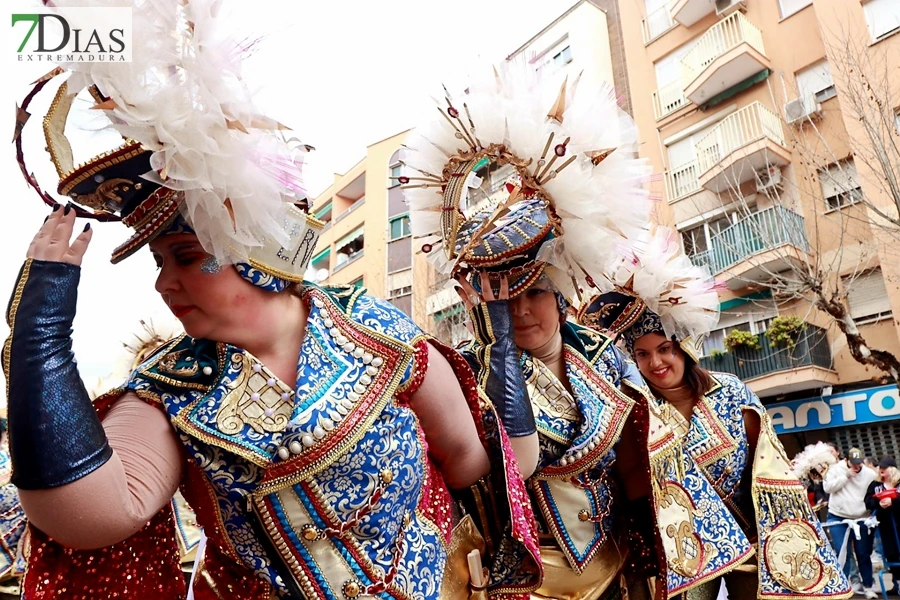 El mejor ambiente para llegar al ecuador del Carnaval de Badajoz está en San Roque