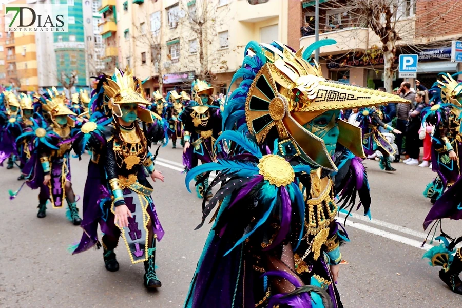 El mejor ambiente para llegar al ecuador del Carnaval de Badajoz está en San Roque