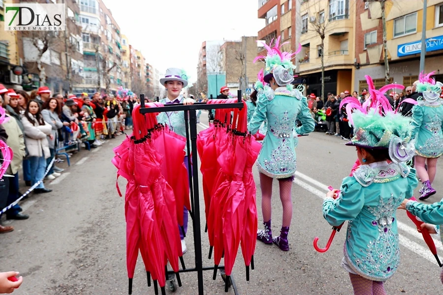 El mejor ambiente para llegar al ecuador del Carnaval de Badajoz está en San Roque