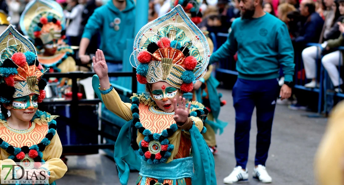 La lluvia no frena el desfile infantil: búscate en las mejores imágenes II