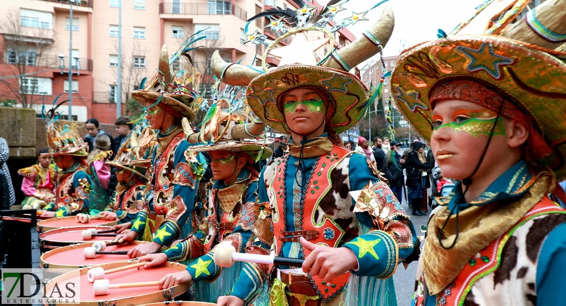 La lluvia no frena el desfile infantil: búscate en las mejores imágenes II