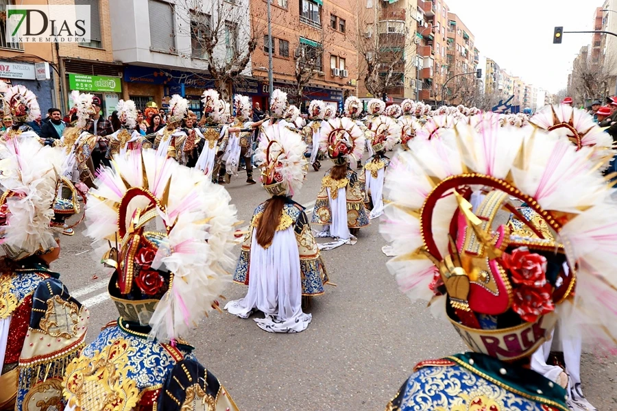 El mejor ambiente para llegar al ecuador del Carnaval de Badajoz está en San Roque