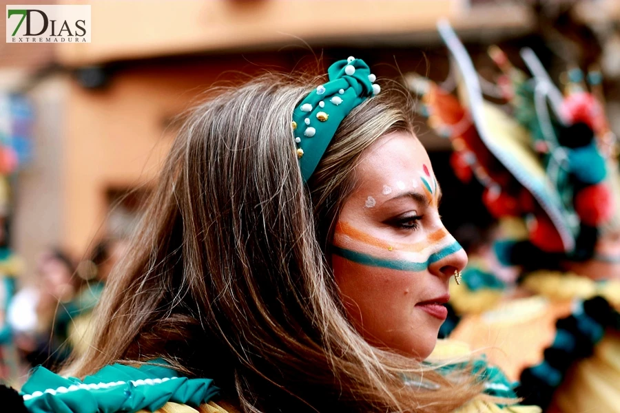 El mejor ambiente para llegar al ecuador del Carnaval de Badajoz está en San Roque