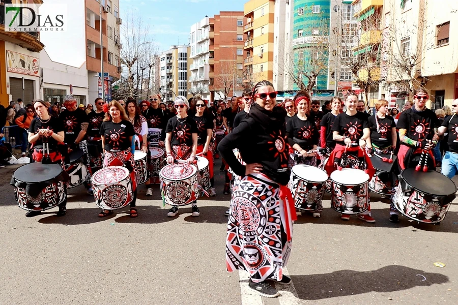 El mejor ambiente para llegar al ecuador del Carnaval de Badajoz está en San Roque