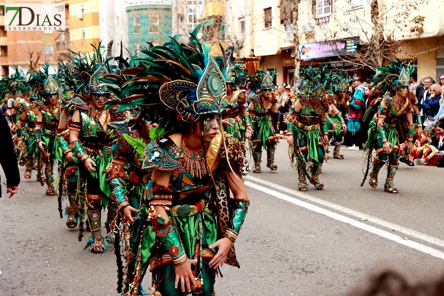 El mejor ambiente para llegar al ecuador del Carnaval de Badajoz está en San Roque