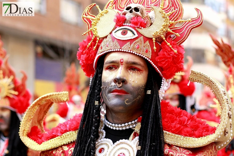 El mejor ambiente para llegar al ecuador del Carnaval de Badajoz está en San Roque