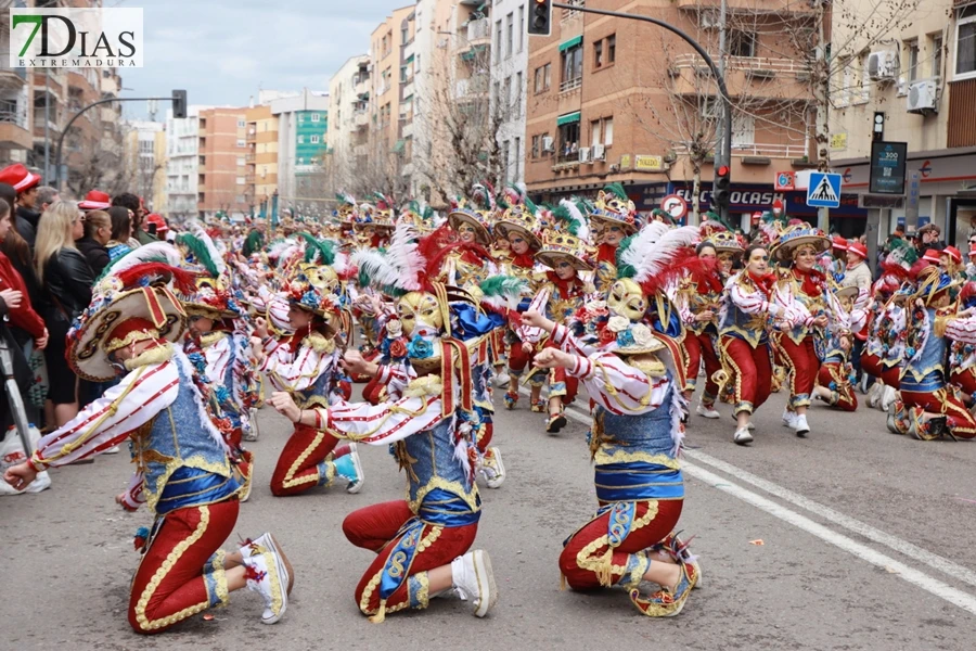 El mejor ambiente para llegar al ecuador del Carnaval de Badajoz está en San Roque