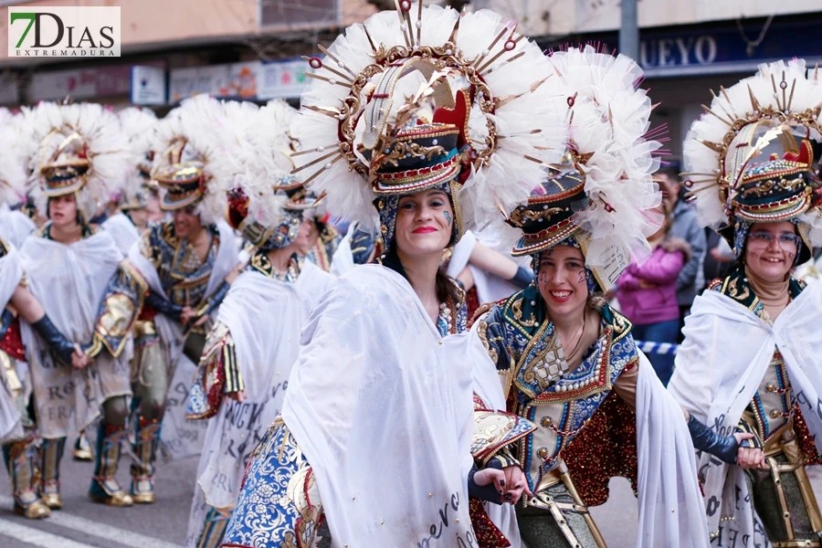 El mejor ambiente para llegar al ecuador del Carnaval de Badajoz está en San Roque