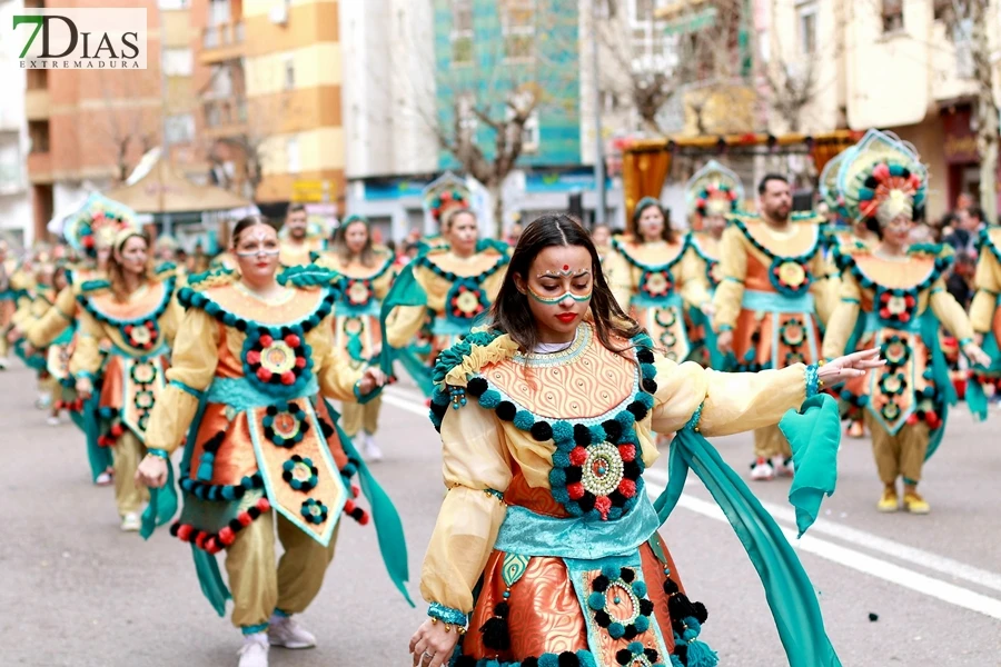 El mejor ambiente para llegar al ecuador del Carnaval de Badajoz está en San Roque