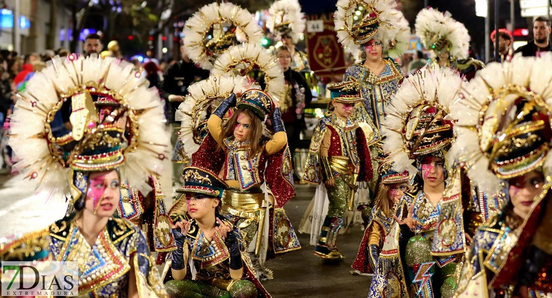 La lluvia no frena el desfile infantil: búscate en las mejores imágenes I