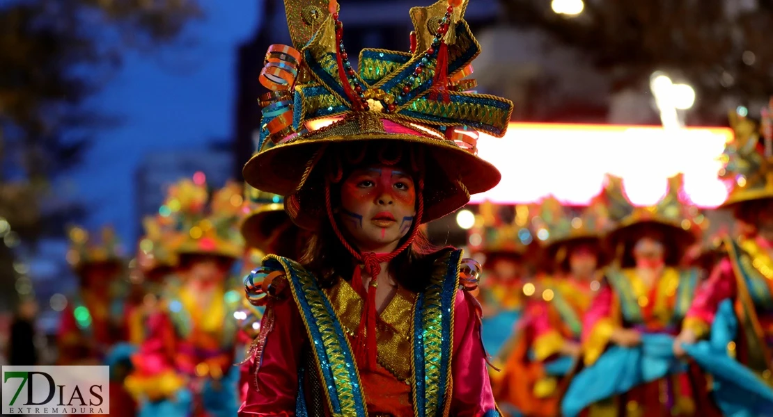 La lluvia no frena el desfile infantil: búscate en las mejores imágenes I