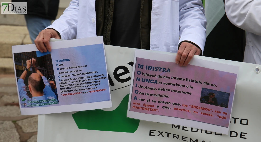 Una manifestación con duras críticas en Badajoz a la ministra de Sanidad