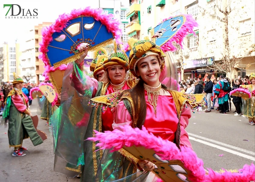 El mejor ambiente para llegar al ecuador del Carnaval de Badajoz está en San Roque