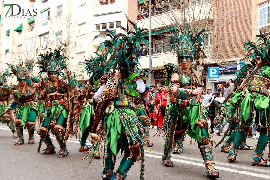 El mejor ambiente para llegar al ecuador del Carnaval de Badajoz está en San Roque