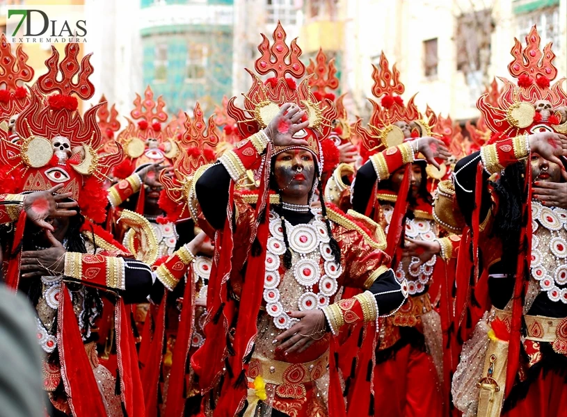 El mejor ambiente para llegar al ecuador del Carnaval de Badajoz está en San Roque