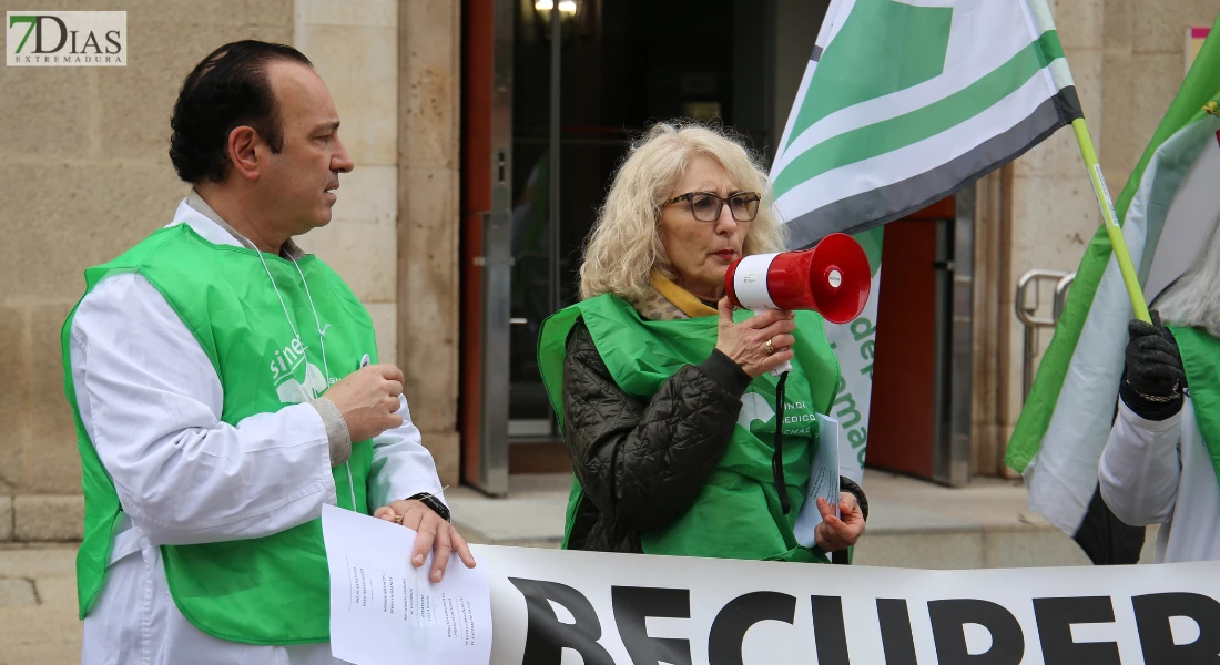 Una manifestación con duras críticas en Badajoz a la ministra de Sanidad