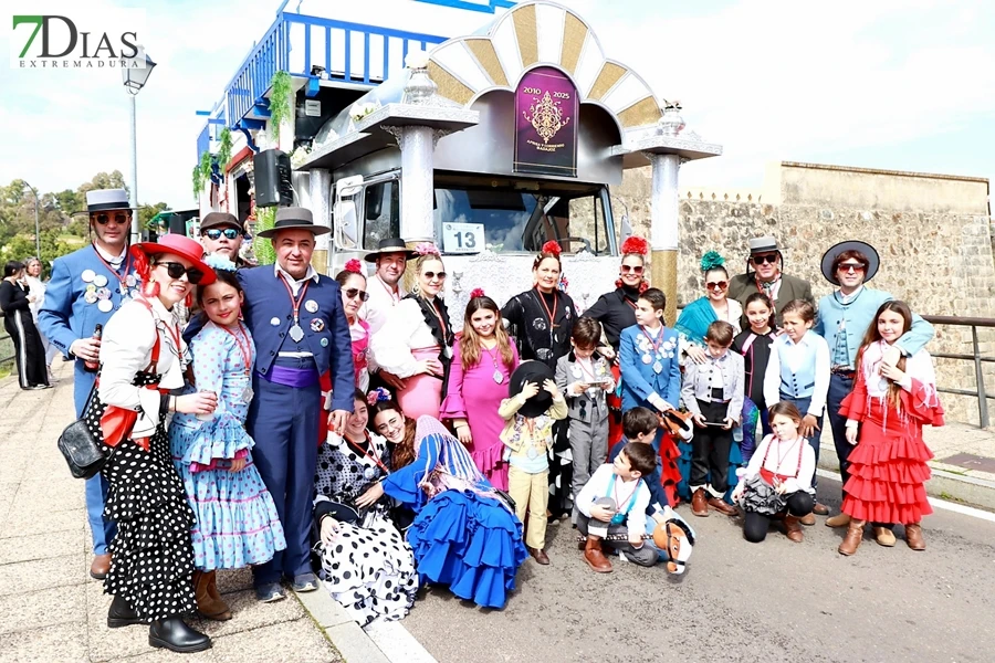 El mejor ambiente para llegar al ecuador del Carnaval de Badajoz está en San Roque