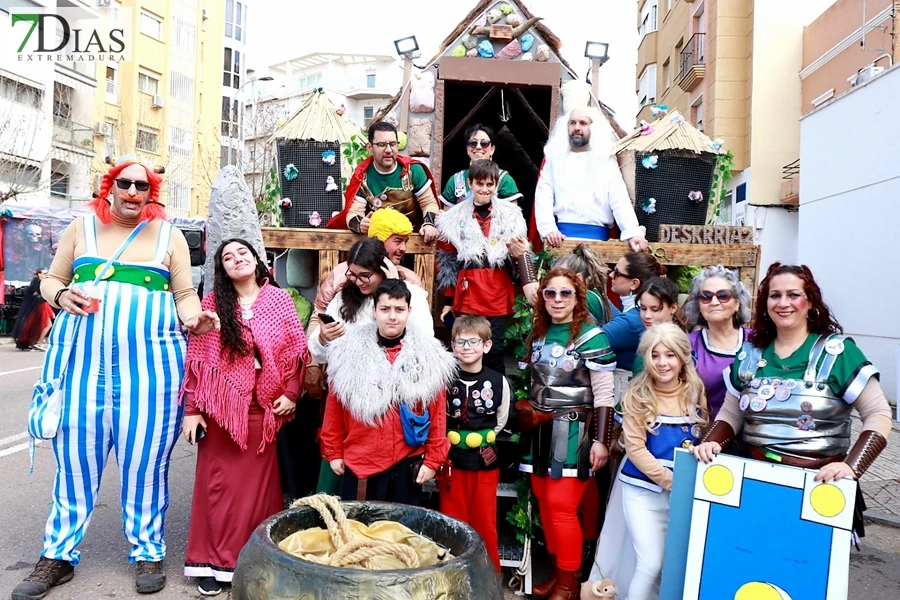 El mejor ambiente para llegar al ecuador del Carnaval de Badajoz está en San Roque