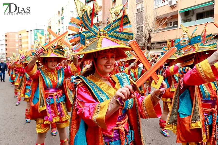 El mejor ambiente para llegar al ecuador del Carnaval de Badajoz está en San Roque