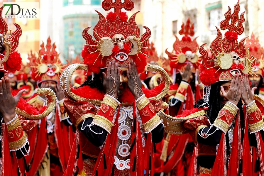 El mejor ambiente para llegar al ecuador del Carnaval de Badajoz está en San Roque