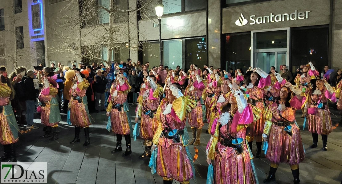 Así ha sido la inauguración de las tres nuevas placas del Paseo del Carnaval de Badajoz