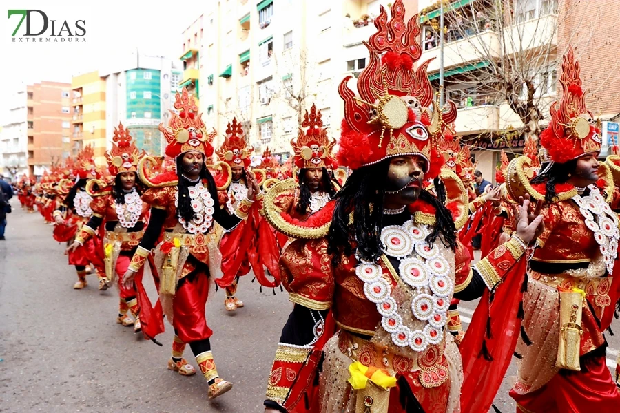 El mejor ambiente para llegar al ecuador del Carnaval de Badajoz está en San Roque