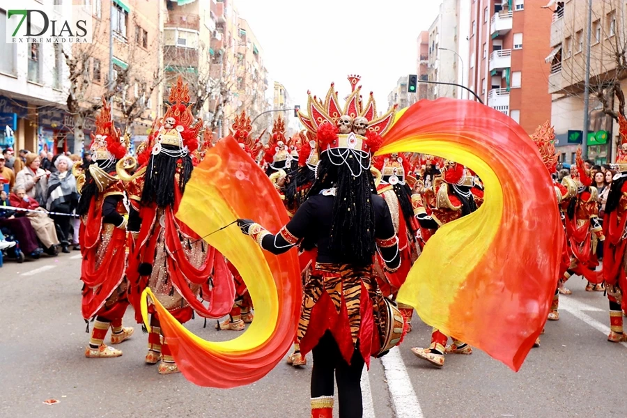 El mejor ambiente para llegar al ecuador del Carnaval de Badajoz está en San Roque