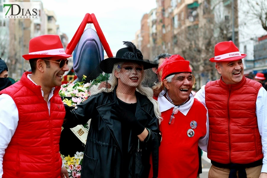 El mejor ambiente para llegar al ecuador del Carnaval de Badajoz está en San Roque