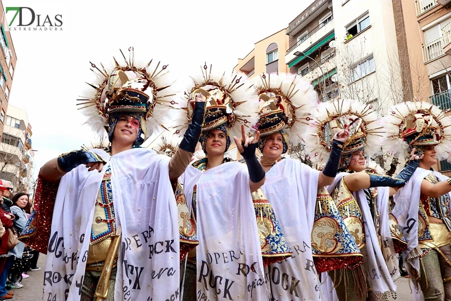 El mejor ambiente para llegar al ecuador del Carnaval de Badajoz está en San Roque