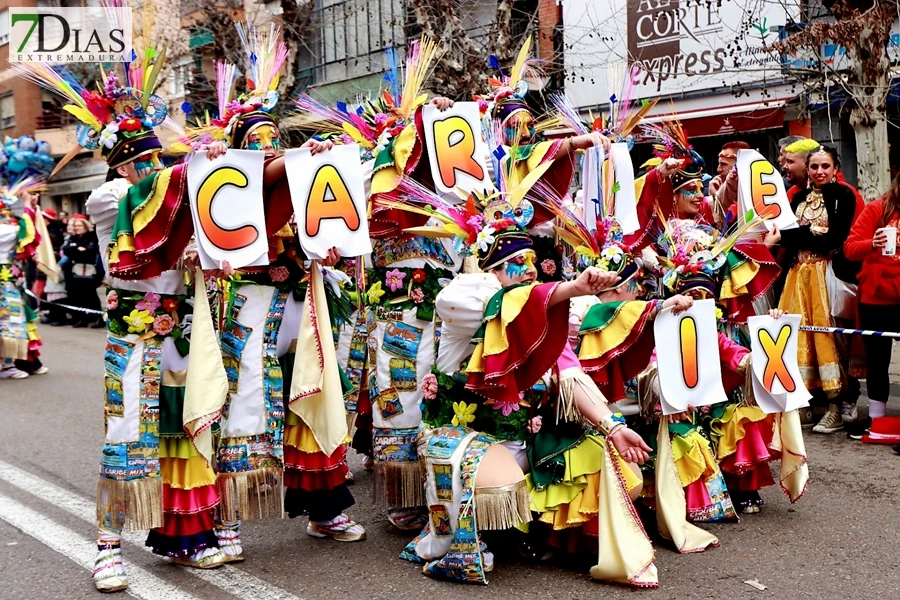 El mejor ambiente para llegar al ecuador del Carnaval de Badajoz está en San Roque