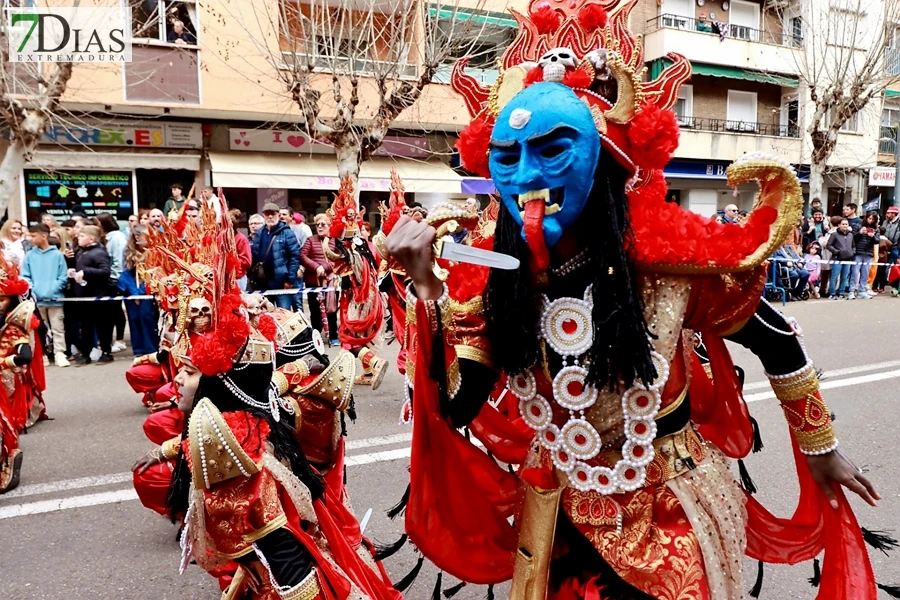 El mejor ambiente para llegar al ecuador del Carnaval de Badajoz está en San Roque