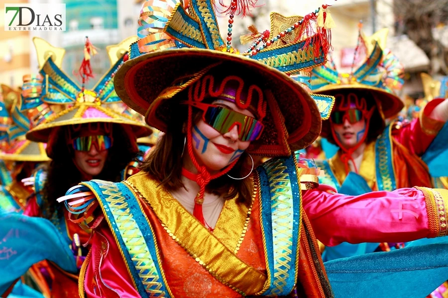 El mejor ambiente para llegar al ecuador del Carnaval de Badajoz está en San Roque