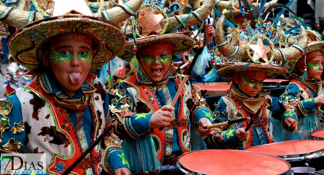 La lluvia no frena el desfile infantil: búscate en las mejores imágenes I