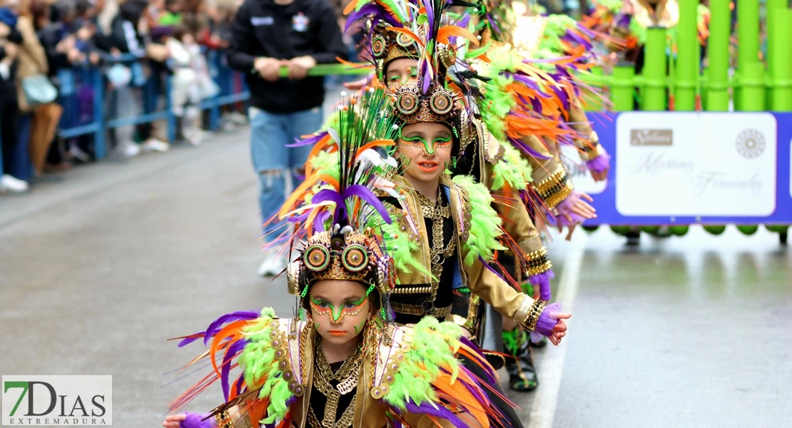 La lluvia no frena el desfile infantil: búscate en las mejores imágenes I