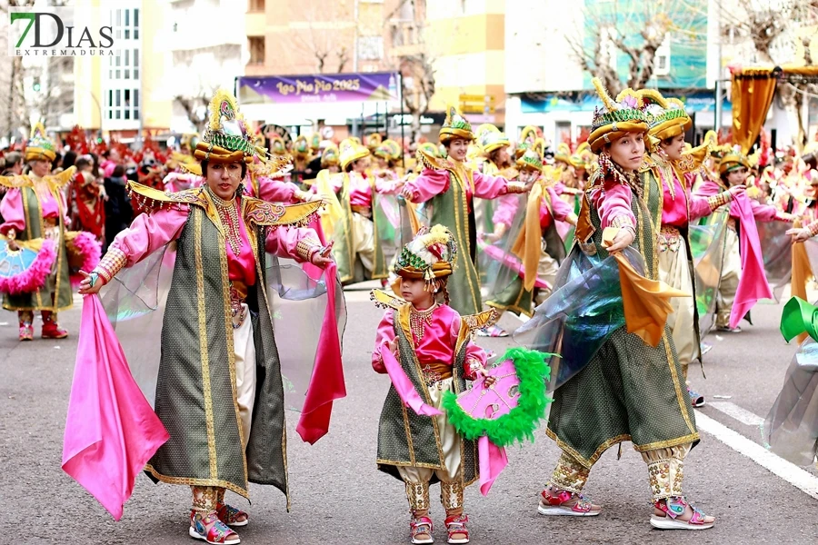 El mejor ambiente para llegar al ecuador del Carnaval de Badajoz está en San Roque