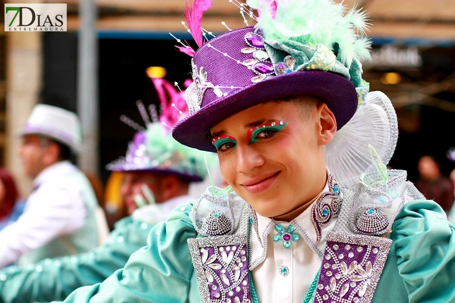 El mejor ambiente para llegar al ecuador del Carnaval de Badajoz está en San Roque