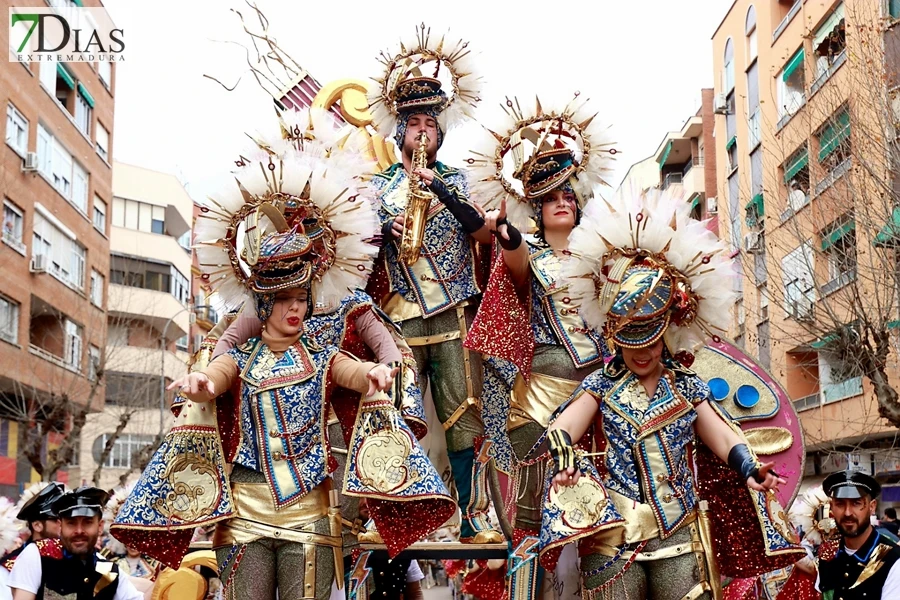 El mejor ambiente para llegar al ecuador del Carnaval de Badajoz está en San Roque