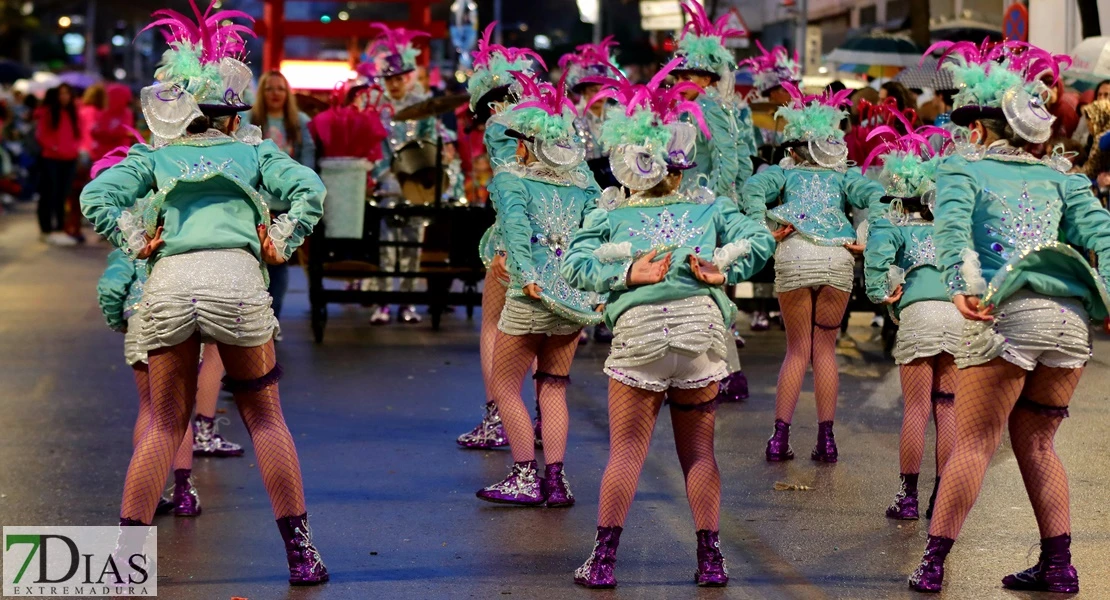 La lluvia no frena el desfile infantil: búscate en las mejores imágenes I