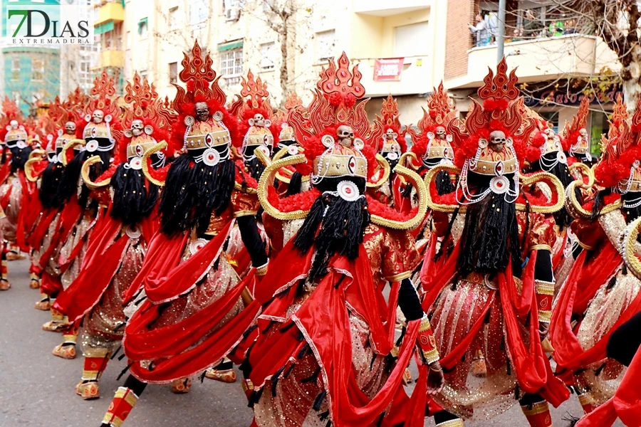 El mejor ambiente para llegar al ecuador del Carnaval de Badajoz está en San Roque