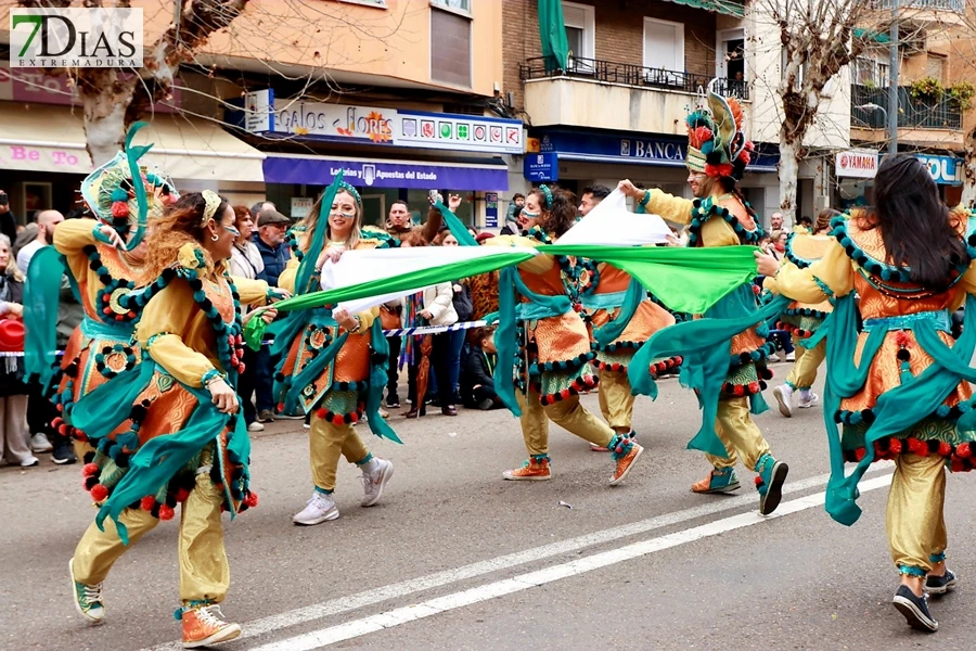 El mejor ambiente para llegar al ecuador del Carnaval de Badajoz está en San Roque