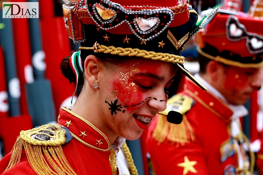 El mejor ambiente para llegar al ecuador del Carnaval de Badajoz está en San Roque