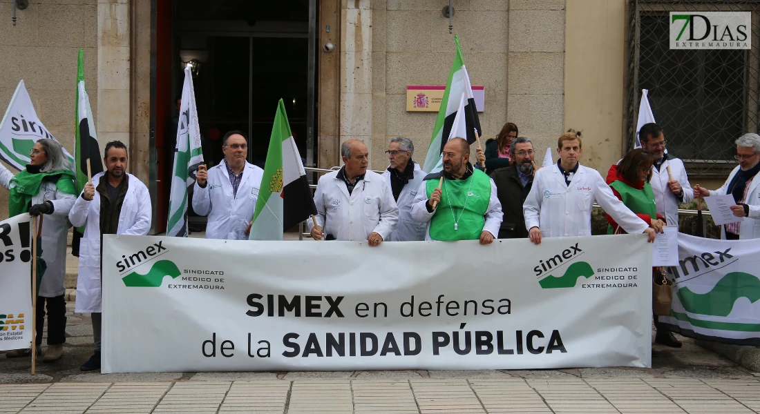 Una manifestación con duras críticas en Badajoz a la ministra de Sanidad