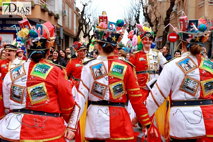 El mejor ambiente para llegar al ecuador del Carnaval de Badajoz está en San Roque