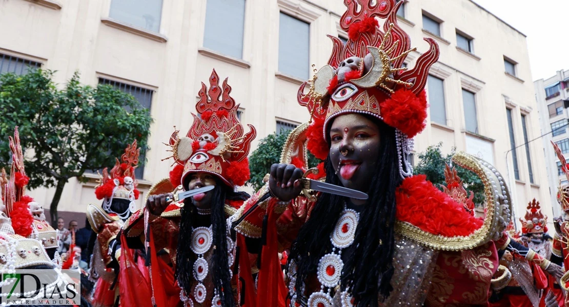 Los mejores primeros planos del Desfile de Carnaval de Badajoz 2025