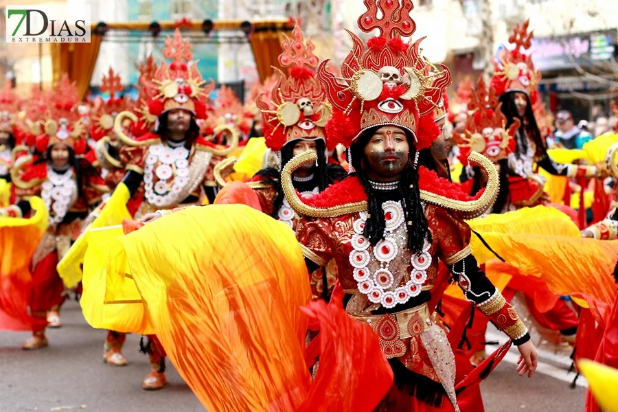 El mejor ambiente para llegar al ecuador del Carnaval de Badajoz está en San Roque