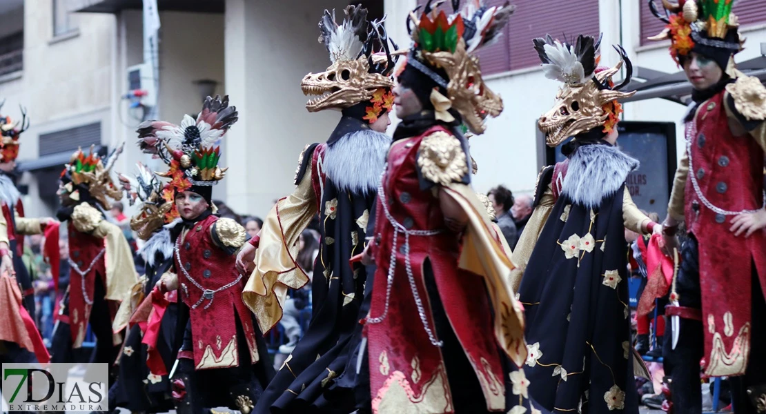 La lluvia no frena el desfile infantil: búscate en las mejores imágenes I